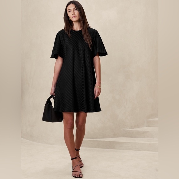 NWT! Banana Republic Black Stripe Viscose-Linen Mini Dress - Size Medium 🐥 - Picture 2 of 6